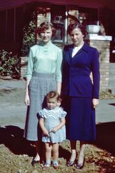 1950 (November) - Dorothy, Shirley, Patty.jpg